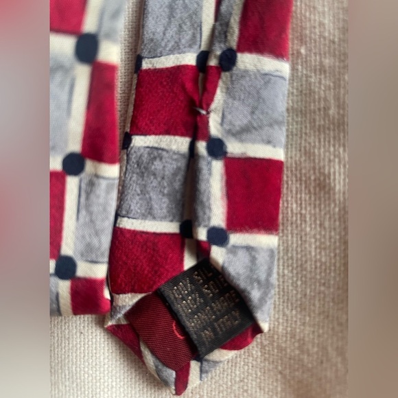 - Valentino Cravatte Silk Red and Grey Geometric Tie, with dust bag - Picture 8 of 12